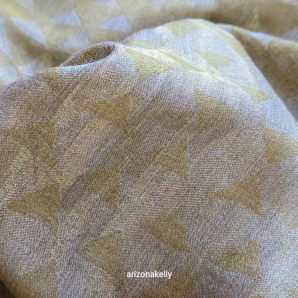 NWOT Cashmere Woven Scarf Lightweight Triangle Pattern With Subtle Gold Shimmer - Picture 12 of 16
